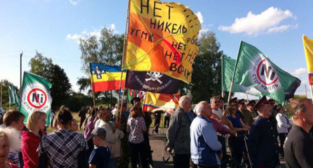Митинг против добычи никеля в Черноземье. Воронежская область, июнь 2014 г. Фото: движение в защиту Хопра http://savekhoper.ru/