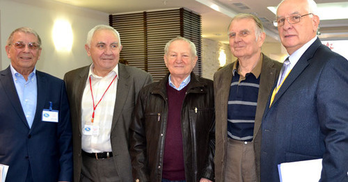 Валерий Швецов, Николай Серпокрылов, Александр Мащицкий, Николай Куликов, Л. Фесенко (слева направо) во время международной конференции "Технологии очистки воды". Сочи, 23 октября 2014 г. Фото Светланы Кравченко для "Кавказского узла" Валерий Швецов, Николай Серпокрылов, Александр Мащицкий, Николай Куликов, Л. Фесенко (слева направо) во время международной конференции "Технологии очистки воды". Сочи, 23 октября 2014 г. Фото Светланы Кравченко для "Кавказского узла"