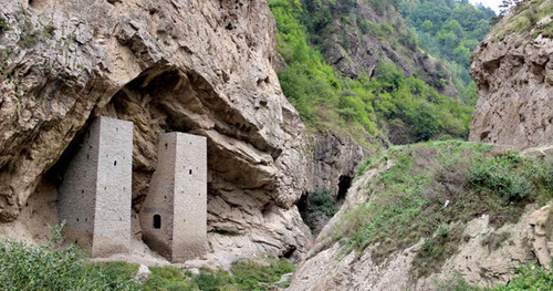 Средневековые башни в Итум-Калинском районе Чечни. Фото Магомеда Магомедова для "Кавказского узла"