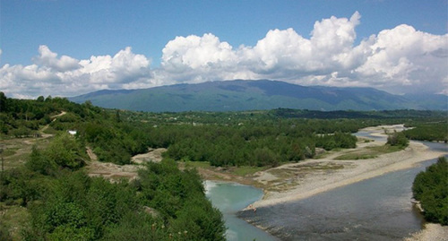 Галский район, Абхазия. Фото: http://абхазия.рф/wp-content/uploads/2011/09/0_4db54_a039c1f1_XL-700x525.jpg