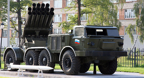БМ-27 «Ураган», установленная в качестве памятника А. Н. Ганичеву рядом с ГНПП «Сплав», Тула. Фото Виталия Кузмина, https://ru.wikipedia.org/wiki/%D3%F0%E0%E3%E0%ED_%28%D0%D1%C7%CE%29#mediaviewer/File:BM-27_Uragan_MLRS.jpg БМ-27 «Ураган», установленная в качестве памятника А. Н. Ганичеву рядом с ГНПП «Сплав», Тула. Фото Виталия Кузмина, https://ru.wikipedia.org/wiki/%D3%F0%E0%E3%E0%ED_%28%D0%D1%C7%CE%29#mediaviewer/File:BM-27_Uragan_MLRS.jpg