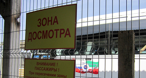 Вход в зону досмотра на Керченской переправе. Фото Нины Тумановой для "Кавказского узла" Вход в зону досмотра на Керченской переправе. Фото Нины Тумановой для "Кавказского узла"