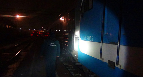 Сотрудник МЧС на месте происшествия. Фото: http://www.15.mchs.gov.ru/operationalpage/emergency/detail.php?ID=31651 Сотрудник МЧС на месте происшествия. Фото: http://www.15.mchs.gov.ru/operationalpage/emergency/detail.php?ID=31651
