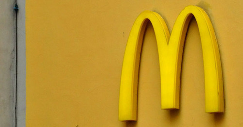 Логотип ресторана McDonald's. Фото Нины Тумановой для "Кавказского узла" Логотип ресторана McDonald's. Фото Нины Тумановой для "Кавказского узла"