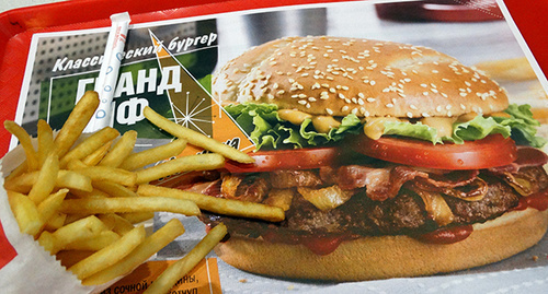 Рекламная листовка McDonald's. Фото Нины Тумановой для "Кавказского узла" Рекламная листовка McDonald's. Фото Нины Тумановой для "Кавказского узла"