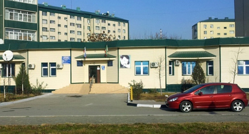 Здание ГБУ "Поликлиника №4 г.Грозного. Фото: http://poliklinika-4.ru/assets/components/phpthumbof/cache/slider1.03740463be56742daf674059fa7051a9.jpg Здание ГБУ "Поликлиника №4 г.Грозного. Фото: http://poliklinika-4.ru/assets/components/phpthumbof/cache/slider1.03740463be56742daf674059fa7051a9.jpg