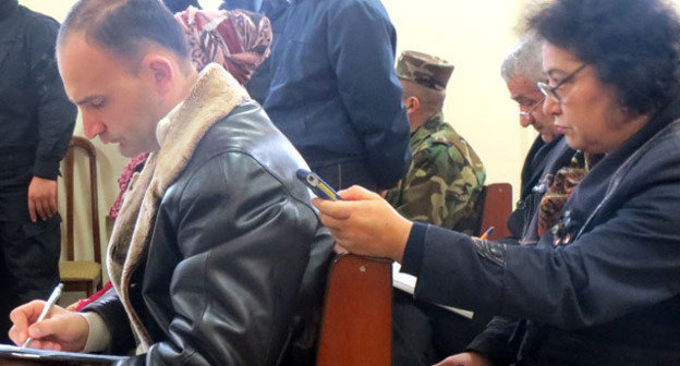 Журналисты во время судебного заседания по делу граждан Азербайджана Шахбаза Гулиева и Дильхама Аскерова. Степанакерт, 12 декабря 2014 г. Фото Алвард Григорян для "Кавказского узла"
