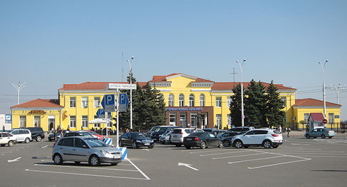 Терминал международных линий аэропорта «Краснодар»/«Пашковский». Фото: Obakenek, https://ru.wikipedia.org/wiki/%D0%9F%D0%B0%D1%88%D0%BA%D0%BE%D0%B2%D1%81%D0%BA%D0%B8%D0%B9_%28%D0%B0%D1%8D%D1%80%D0%BE%D0%BF%D0%BE%D1%80%D1%82%29#mediaviewer/File:International_terminal_of_Krasnodar_Airport.jpg Терминал международных линий аэропорта «Краснодар»/«Пашковский». Фото: Obakenek, https://ru.wikipedia.org/wiki/%D0%9F%D0%B0%D1%88%D0%BA%D0%BE%D0%B2%D1%81%D0%BA%D0%B8%D0%B9_%28%D0%B0%D1%8D%D1%80%D0%BE%D0%BF%D0%BE%D1%80%D1%82%29#mediaviewer/File:International_terminal_of_Krasnodar_Airport.jpg
