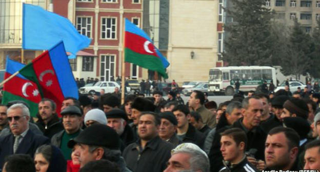 Митинг партии «Мусават». Фото: RFE / RL, http://gdb.rferl.org/640C917B-8C1E-42B2-BDD2-E8289C4CDB3A_w640_r1_s_cx0_cy19_cw0.jpg