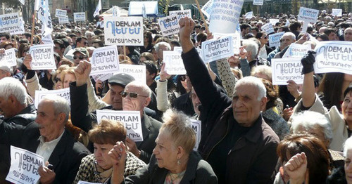 Митинг-шествие против пенсионных реформ. Ереван, 22 марта 2014 г. Фото Армине Мартиросян для «Кавказского узла»