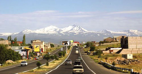 Город Евгард в Армении. Фото: rolfcosar http://foto-planeta.com/ Город Евгард в Армении. Фото: rolfcosar http://foto-planeta.com/