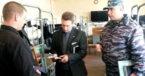 Председатель ОНК Николай Борисенко в СИЗО. Фото: УФСИН России по Ставропольскому краю http://www.26.fsin.su/