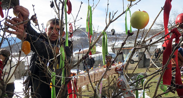 В общине Цмакаог Мартакертского района Нагорного Карабаха этнографы  организовали новогодний праздник по старинным карабахским традициям. 13 января 2015. Фото Алвард Григорян для "Кавказского узла"