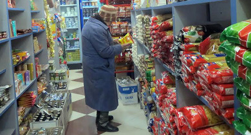В одном из магазинов Степанакерта.Нагорный Карабах. декабрь 2014 год.. Фото Алвард Григорян для "Кавказского узла" В одном из магазинов Степанакерта.Нагорный Карабах. декабрь 2014 год.. Фото Алвард Григорян для "Кавказского узла"