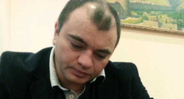 Главный редактор газеты "Настоящее время" Милрад Фатуллаев. Фото: Федеральная лезгинская национально-культурная автономия http://flnka.ru/flnka/1969-za-kem-proryv-lezginskih-smi.html