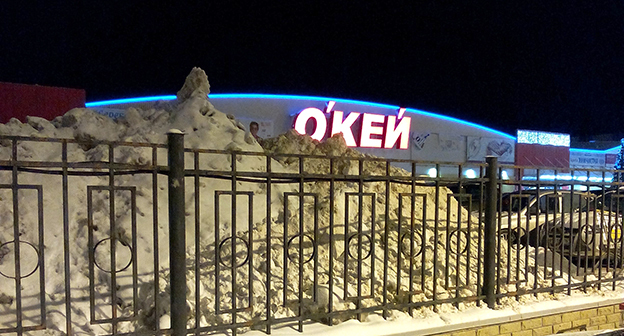 Территория торгового центра. Фото Олега Пчелова для "Кавказского узла"