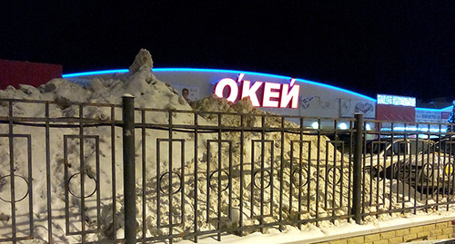 Территория торгового центра. Фото Олега Пчелова для "Кавказского узла"