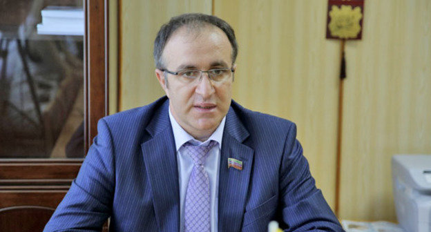 Руководитель фракции "Патриотов России" Эдуард Хидиров. Фото: Азнаур Абдурашидов http://www.riadagestan.ru/