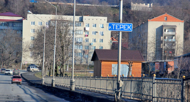 Владикавказ, мост над рекой Терек. Фото Ахмеда Альдебирова для "Кавказского узла"