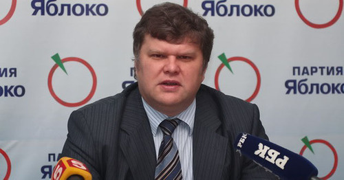 Глава партии "Яблоко" Сергей Митрохин. Фото: официальный сайт партии "Яблоко" http://www.yabloko.ru/Press/2008/080829_spb.html