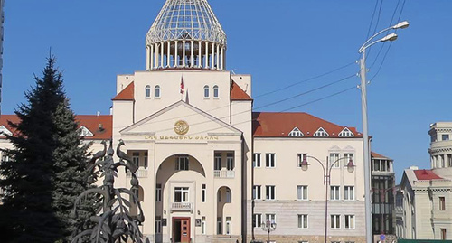 Здание Национального Собрания Нагорного Карабаха в Степанакерте. Фото Алвард Григорян для "Кавказского узла" Здание Национального Собрания Нагорного Карабаха в Степанакерте. Фото Алвард Григорян для "Кавказского узла"