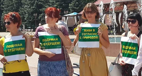Участники протестной акции в Ставрополе, июль 2014 года. Фото: http://bloknot-stavropol.ru/thumb/600x0xcut/upload/iblock/57c/5fd79072c64f4afc12cec28aea5904de.jpg Участники протестной акции в Ставрополе, июль 2014 года. Фото: http://bloknot-stavropol.ru/thumb/600x0xcut/upload/iblock/57c/5fd79072c64f4afc12cec28aea5904de.jpg