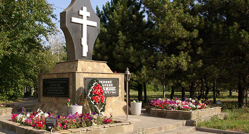 Памятный знак около въезда в Северное кладбище. Фото: https://ru.wikipedia.org/wiki/%D1%E5%E2%E5%F0%ED%EE%E5_%EA%EB%E0%E4%E1%E8%F9%E5_%28%D0%EE%F1%F2%EE%E2-%ED%E0-%C4%EE%ED%F3%29#/media/File:North_cemetery_Sign.jpg Памятный знак около въезда в Северное кладбище. Фото: https://ru.wikipedia.org/wiki/%D1%E5%E2%E5%F0%ED%EE%E5_%EA%EB%E0%E4%E1%E8%F9%E5_%28%D0%EE%F1%F2%EE%E2-%ED%E0-%C4%EE%ED%F3%29#/media/File:North_cemetery_Sign.jpg