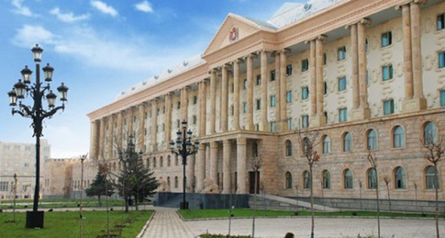 Здание суда в Тбилиси. Фото: http://www.tabula.ge/files/styles/tab_og_image/public/photos/2013/05/163720_176292865744006_8236515_n.jpg?itok=n6h6ezo5 Здание суда в Тбилиси. Фото: http://www.tabula.ge/files/styles/tab_og_image/public/photos/2013/05/163720_176292865744006_8236515_n.jpg?itok=n6h6ezo5