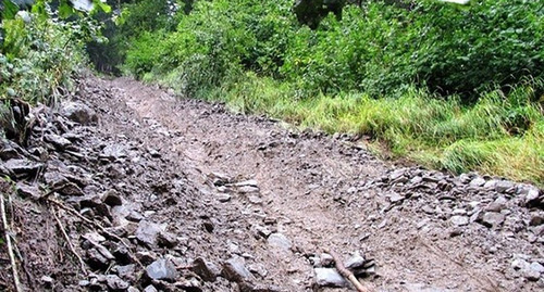 Сель на дороге. Фото: http://bloknot-krasnodar.ru/news/v-sochi-na-dorogu-soshel-selevoy-potok-589970?sphrase_id=53738 Сель на дороге. Фото: http://bloknot-krasnodar.ru/news/v-sochi-na-dorogu-soshel-selevoy-potok-589970?sphrase_id=53738