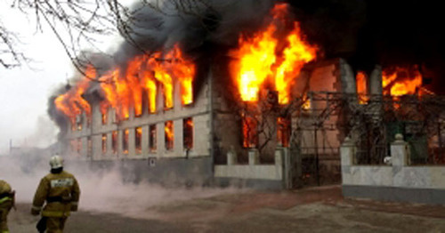 Пожар в мечети Кизляра. 10 апреля 2015 г. Фото http://05.mchs.gov.ru/ Пожар в мечети Кизляра. 10 апреля 2015 г. Фото http://05.mchs.gov.ru/