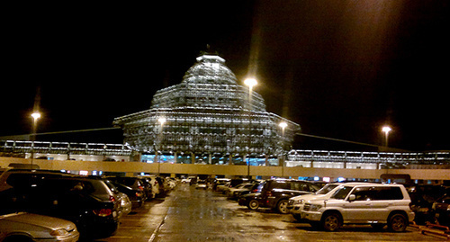 Здание международного аэропорта имени Гейдара Алиева. Фото: https://ru.wikipedia.org/wiki/%C0%FD%F0%EE%EF%EE%F0%F2_%E8%EC%E5%ED%E8_%C3%E5%E9%E4%E0%F0%E0_%C0%EB%E8%E5%E2%E0 Здание международного аэропорта имени Гейдара Алиева. Фото: https://ru.wikipedia.org/wiki/%C0%FD%F0%EE%EF%EE%F0%F2_%E8%EC%E5%ED%E8_%C3%E5%E9%E4%E0%F0%E0_%C0%EB%E8%E5%E2%E0