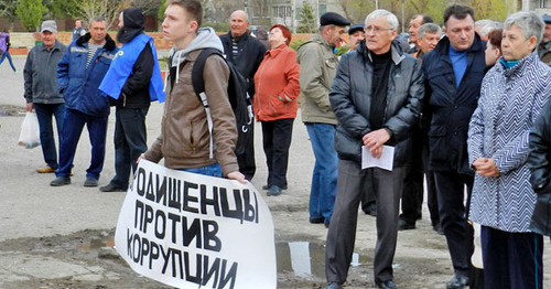 Участники митинга "Городище против коррупции". Волгоградская область, 24 апреля 2015 г. Фото Татьяны Филимоновой для "Кавказского узла" Участники митинга "Городище против коррупции". Волгоградская область, 24 апреля 2015 г. Фото Татьяны Филимоновой для "Кавказского узла"