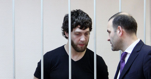 Магомед Точиев (за решеткой) и его адвокат Муса Плиев. Фото Магомеда Туаева для "Кавказского узла" Магомед Точиев (за решеткой) и его адвокат Муса Плиев. Фото Магомеда Туаева для "Кавказского узла"