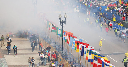 Теракт в Бостоне. 15 апреля 2013 г. Фото: Aaron "tango" Tang https://ru.wikipedia.org