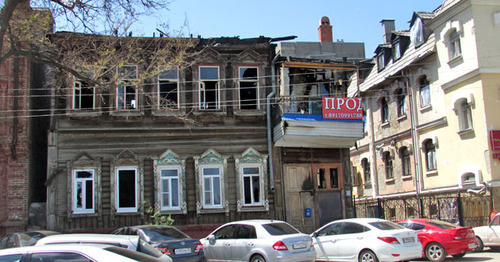 Дом №68 на Красной набережной, Астрахань, 12 мая 2015 г. Фото Вячеслава Ященко для "Кавказского узла" Дом №68 на Красной набережной, Астрахань, 12 мая 2015 г. Фото Вячеслава Ященко для "Кавказского узла"