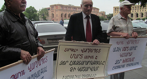 Бывшие летчики в Ереване на акции. 14 мая 2015 год . Фото Тиграна Петросяна Бывшие летчики в Ереване на акции. 14 мая 2015 год . Фото Тиграна Петросяна