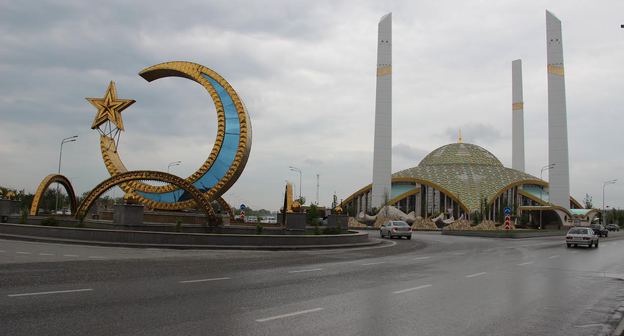 Мечеть "Сердце матери" имени Аймани Кадыровой в Аргуне. Фото Ахмеда Альдебирова для "Кавказского узла"
