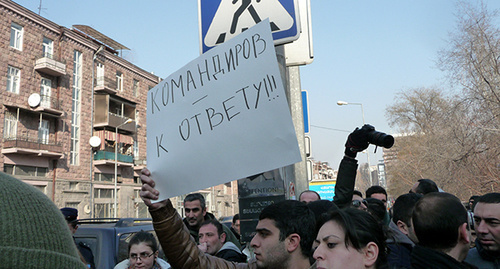 Плакат на протестном шествии в Гюмри после трагических событий в январе 2015 года. Фото Тигран Петросяна для "Кавказского узла" Плакат на протестном шествии в Гюмри после трагических событий в январе 2015 года. Фото Тигран Петросяна для "Кавказского узла"