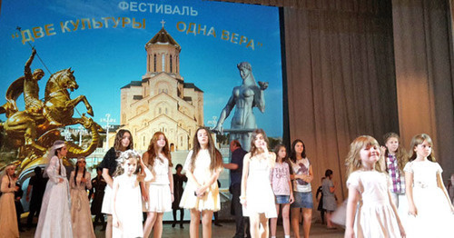 Выступление коллектива Belcanto во время празднования Дня независимости Грузии. Сочи, 26 мая 2015 г. Фото Светланы Кравченко для "Кавказского узла" Выступление коллектива Belcanto во время празднования Дня независимости Грузии. Сочи, 26 мая 2015 г. Фото Светланы Кравченко для "Кавказского узла"