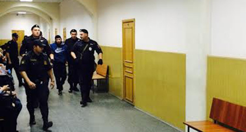 Конвоирование Дадаева в зал суда, 13 мая 2015 год. Фото Юлии Буславской для "Кавказского узла" Конвоирование Дадаева в зал суда, 13 мая 2015 год. Фото Юлии Буславской для "Кавказского узла"