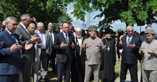 Церемония закладки первого камня в основание новой соборной мечети. Нальчик, 2 июня 2015 г. Фото: Духовное управление мусульман КБР http://www.kbrdum.ru/