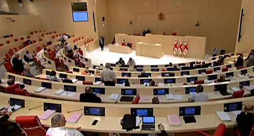 Парламент Грузии. Фото: http://www.parliament.ge/en/saparlamento-saqmianoba/plenaruli-sxdomebi/plenaruli-sxdomebi_news/the-plenary-session-failed-due-to-absence-of-quorum2.page Парламент Грузии. Фото: http://www.parliament.ge/en/saparlamento-saqmianoba/plenaruli-sxdomebi/plenaruli-sxdomebi_news/the-plenary-session-failed-due-to-absence-of-quorum2.page