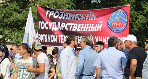 Участники акции "Против лирики" в Грозном. Фото Ахмеда Альдебирова для "Кавказского узла"