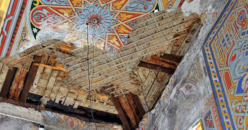 Место в суннитской мечети, где произошло обрушение потолка 11 июня. Владикавказ. Фото Эммы Марзоевой для "Кавказского узла" 