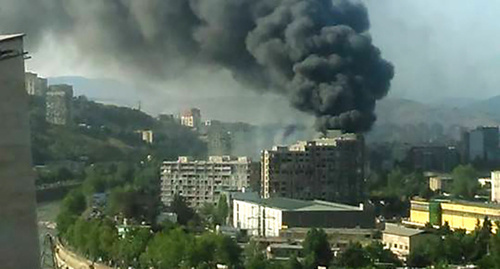 Пожар в Тбилиси. Фото: http://www.newsgeorgia.ge/na-meste-pozhara-v-tbilisi-najdeny-tela-dvuh-pogibshih/ Пожар в Тбилиси. Фото: http://www.newsgeorgia.ge/na-meste-pozhara-v-tbilisi-najdeny-tela-dvuh-pogibshih/