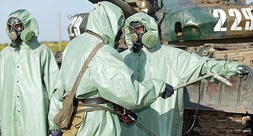 Военнослужащие войск радиационной, химической и биологической защиты. Фото: http://structure.mil.ru/structure/forces/ground/structure/rhbz.htm Военнослужащие войск радиационной, химической и биологической защиты. Фото: http://structure.mil.ru/structure/forces/ground/structure/rhbz.htm