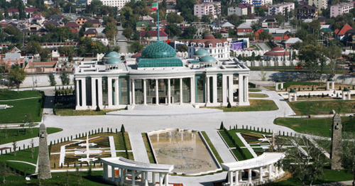 Правительственный комплекс в Грозном. Фото http://nashasreda.ru/goroda-rossii-groznyj/
