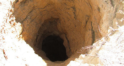 Светлоярская аномалия - провал глубиной 11 метров. Фото Вячеслава Ященко Светлоярская аномалия - провал глубиной 11 метров. Фото Вячеслава Ященко