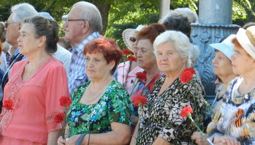 Участниками митинга стали ветераны, узники концлагерей, труженики тыла, жители города. Волгоград, 23 августа. Фото Татьяны Филимоновой для «Кавказского узла» Участниками митинга стали ветераны, узники концлагерей, труженики тыла, жители города. Волгоград, 23 августа. Фото Татьяны Филимоновой для «Кавказского узла»