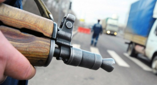 Дуло автомата. Фото: http://rukavkaz.ru/LoadedImages/2015/08/17/ubit_sotrudnik_politsii_w600_h450.jpg